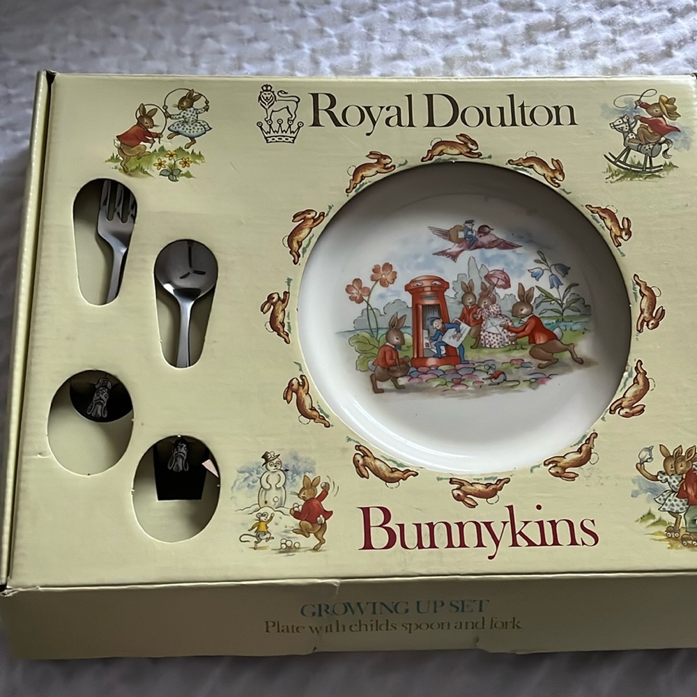 NWOT Royal Doulton Bunnykins plate set